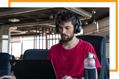 Tester se asegura de que el producto de software del cliente es lo más eficiente posible antes de su lanzamiento