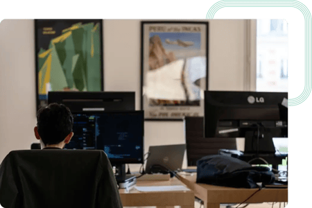Ingeniero Cloud implementando una arquitectura de microservicios