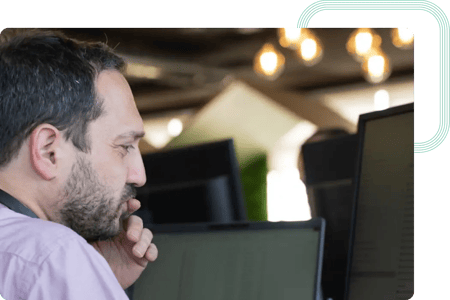 Desarrollador web trabaja en la UX de la aplicación