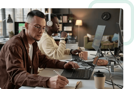 Analista funcional trabaja en los requisitos del proyecto BNP Paribas
