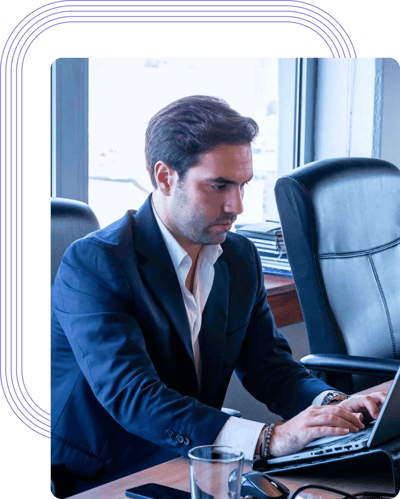 Consultor de Business Intelligence realiza un análisis financiero