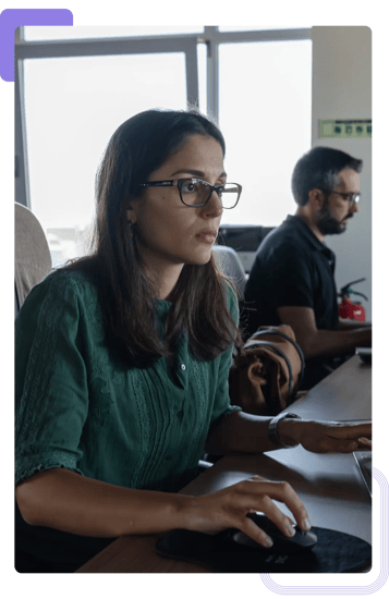 Arquitectos de la nube que supervisan la estrategia de computación en nube de un cliente